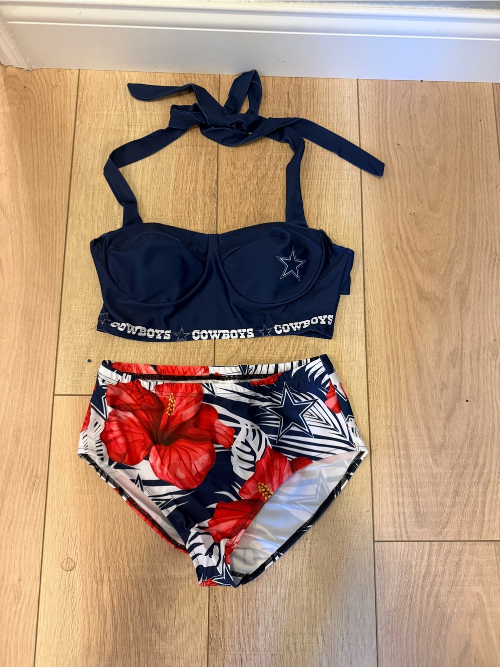 🏈⭐ Dallas Cowboys 2-Piece Swimsuit – Size Large – NEW WITHOUT TAGS - Picture 7 of 10